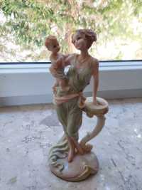 Figurka -matka z dzieckiem