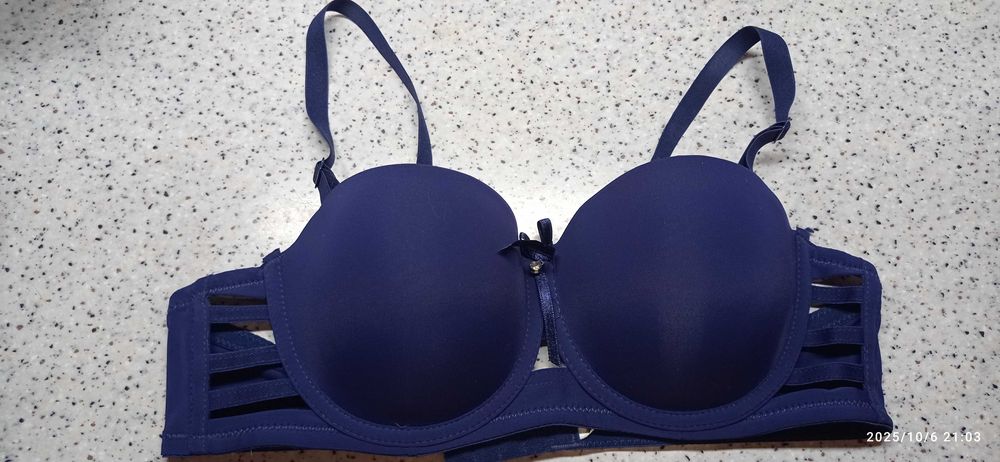 Бюстгальтер жіночий