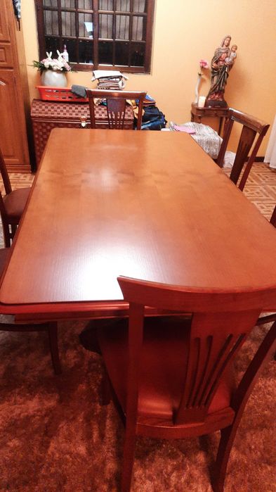 Mesa de sala com 6 cadeiras