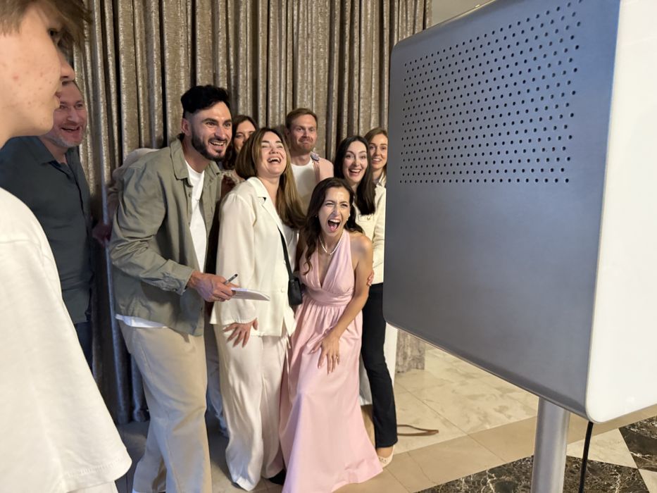 WOW-атракціони фотобокс фотобудка фотокабина