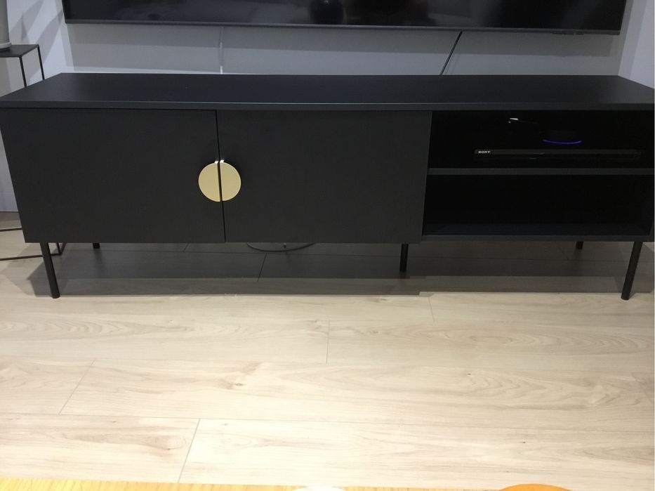 Komoda na nóżkach RTV czarna