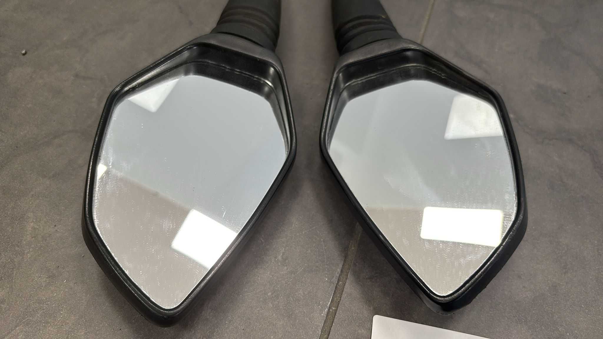 Lusterka Lusterko Prawe Lewe KTM Duke 125. 17-23 Komplet [1441]