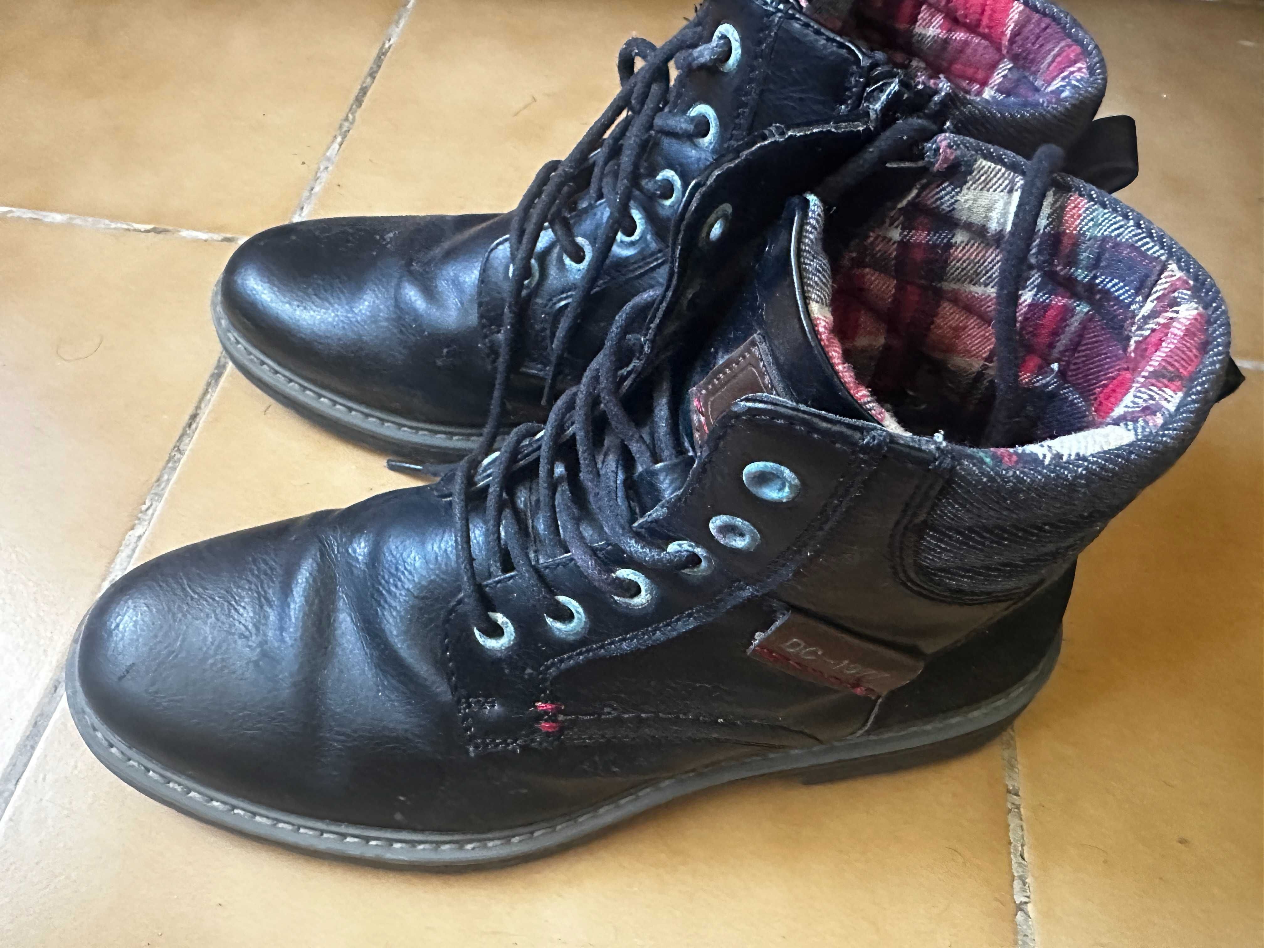 Bota masculina com pouco uso e preparada para o frio