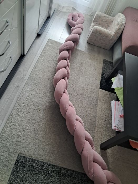 Warkocz do łóżeczka.