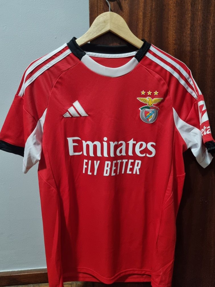 Camisola principal Benfica 25/26