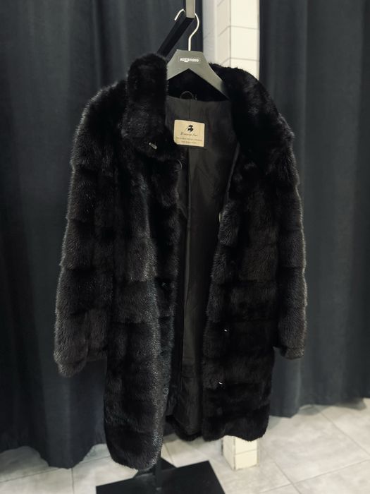 Норкова шуба чорна Saga Furs