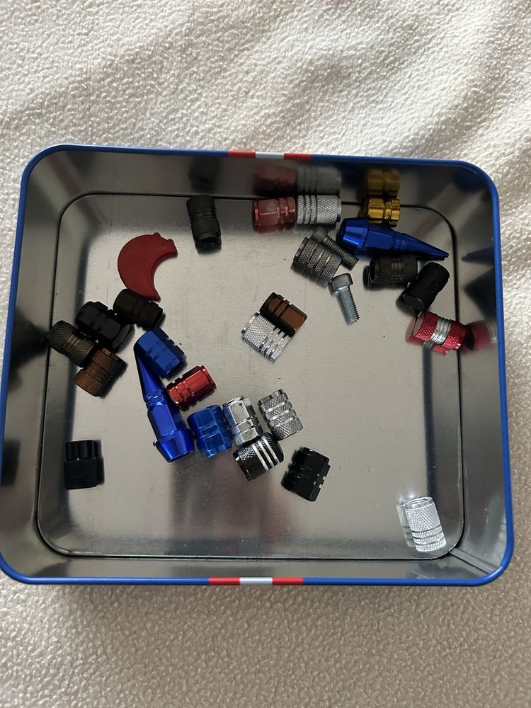 Vários objetos/brinquedos