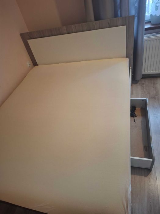 Łóżko małżeńskie