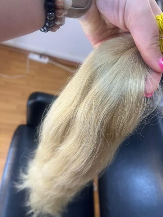 Натуральне хвилясте волосся блонд