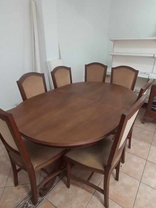 Conjunto de Mesa e Cadeiras