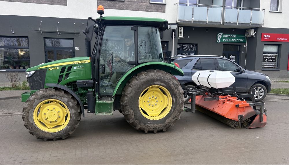 Zamiatanie zamiatarka drogi place parkingi Jelcz Olawa Wrocław