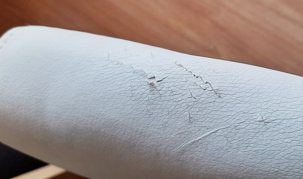 Cadeiras escritório (duas unidades para reparar)