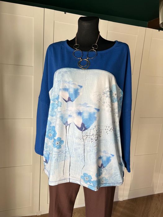 Niebieska bluzka w kwiaty z wiskozy rozmiar 44 marki Monnari