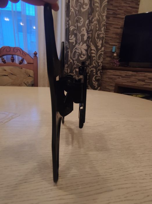 Кріплення телевізора на стінку