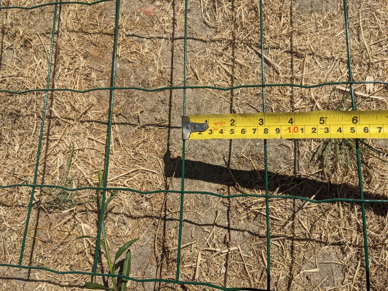 8 m de vedação (Malha soldada) novo de 1,5 m, aberturas de 7x10 cm