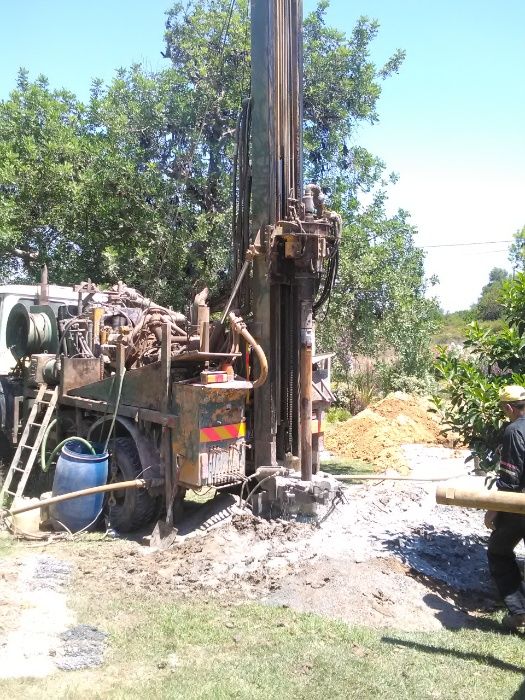 Furos De Agua, Pesquisas e Bombas Submersíveis