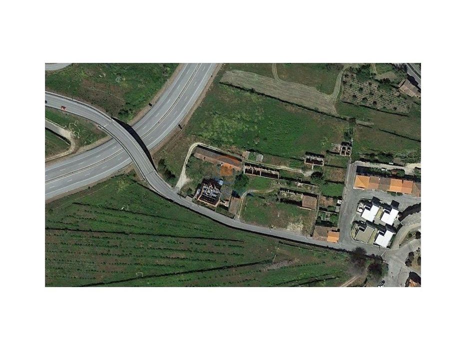 Lote de terreno com 217.60M2 em Gouveia.