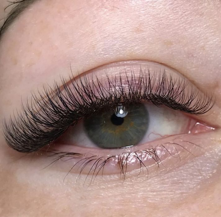 Нарощування вій та фарбування брів