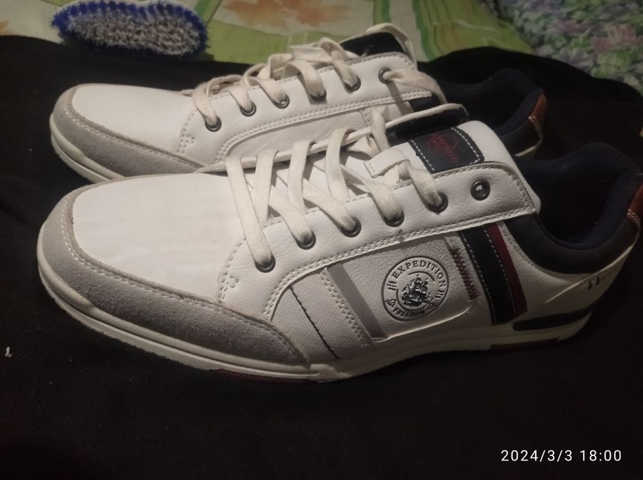 Кроссовки размер 46 новые