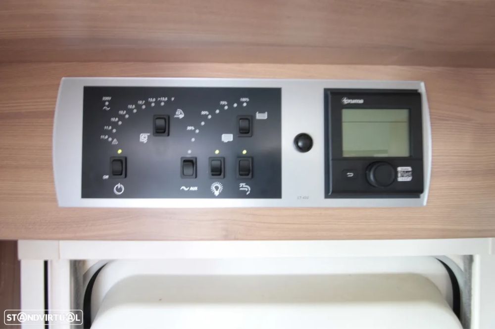 Autocaravana com cama central e A/C