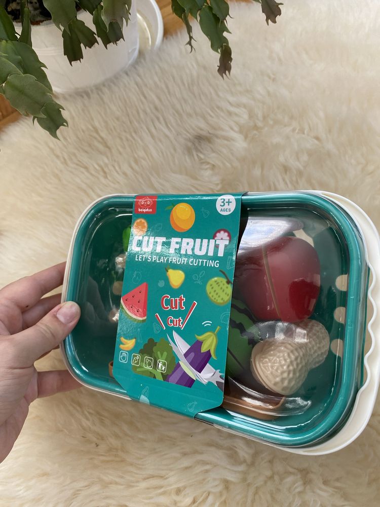 Nowy koszyk z owocami i warzywami do krojenia