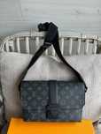 Сумка Louis Vuitton S-Cape Messenger