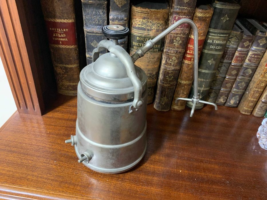 ANTIGA MÁQUINA DE CAFÉ