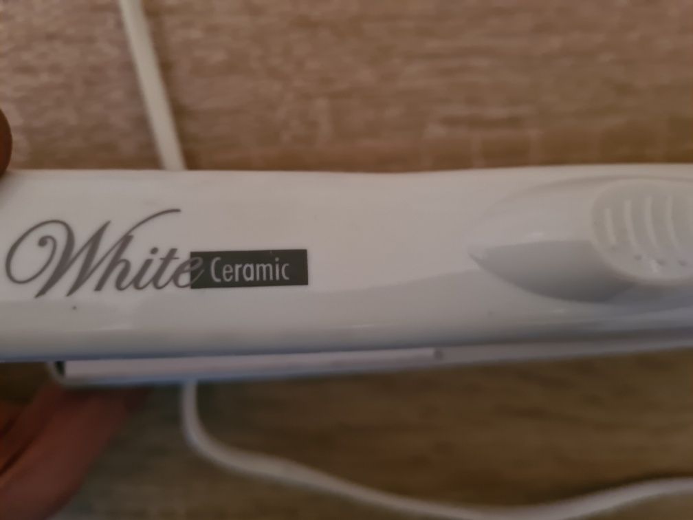Prostownica do włosów białą marki White Ceramic Exdo