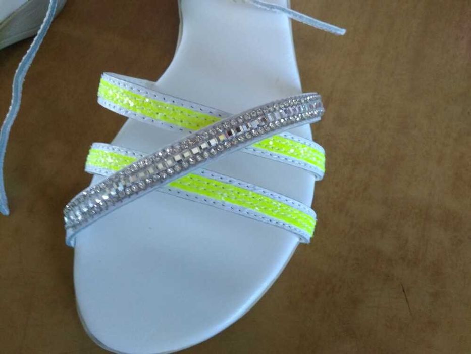 Босоніжки на дівчинку нові р.32