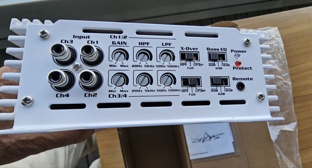 Amplificador Skar Audio 4 canais