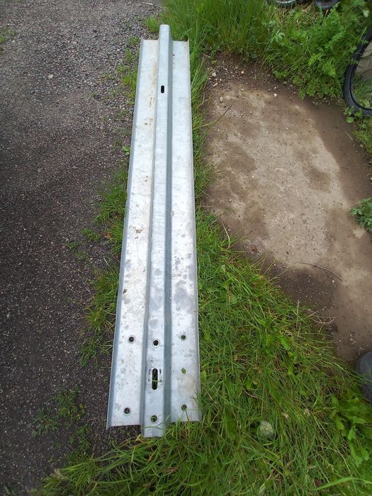 Bariera drogowa energochłonna