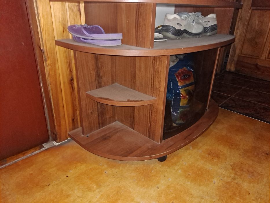 Stolik pod telewizor ze szybą