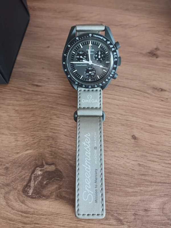 Moonswatch Mercury Omega x Swatch SO33A100