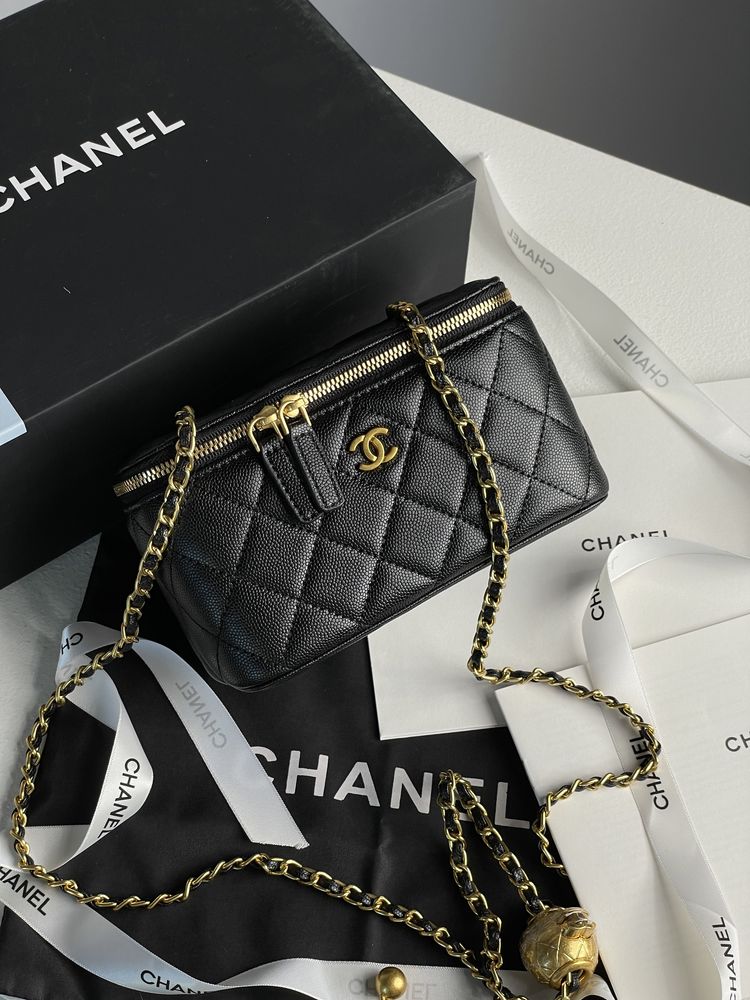 Сумка в стилі Chanel Classic Black Lambskin Pearl Crush Vanity Bag