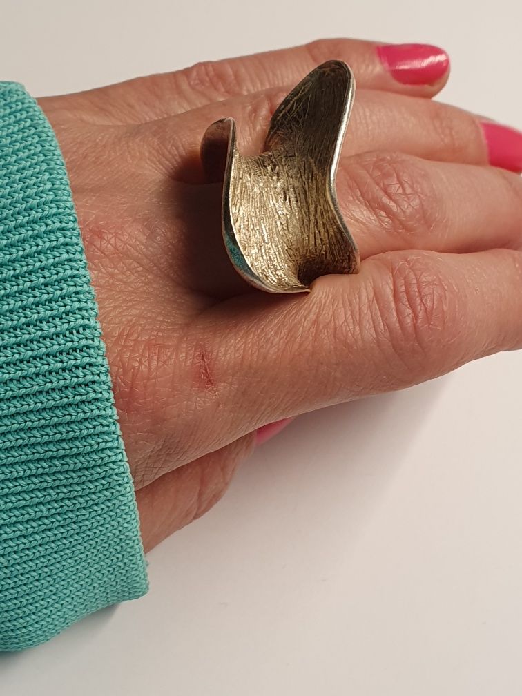 Piekny duży pierścionek srebro szczotkowane 925