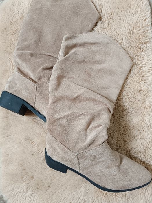 Чоботи весняні тонкі бежеві