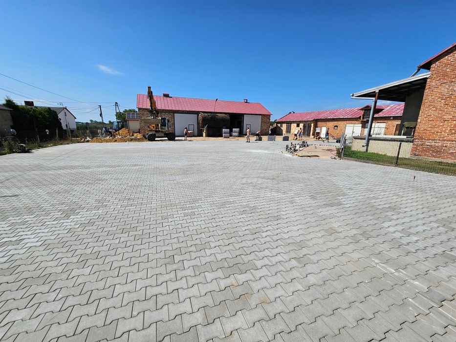 Układanie kostki brukowej przemysłowej  behaton 8 cm duże powierzchnie