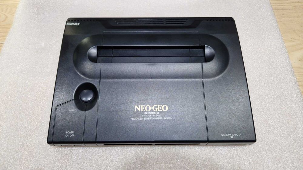 Retro konsola SNK Neo Geo AES, kontroler, zasilacz