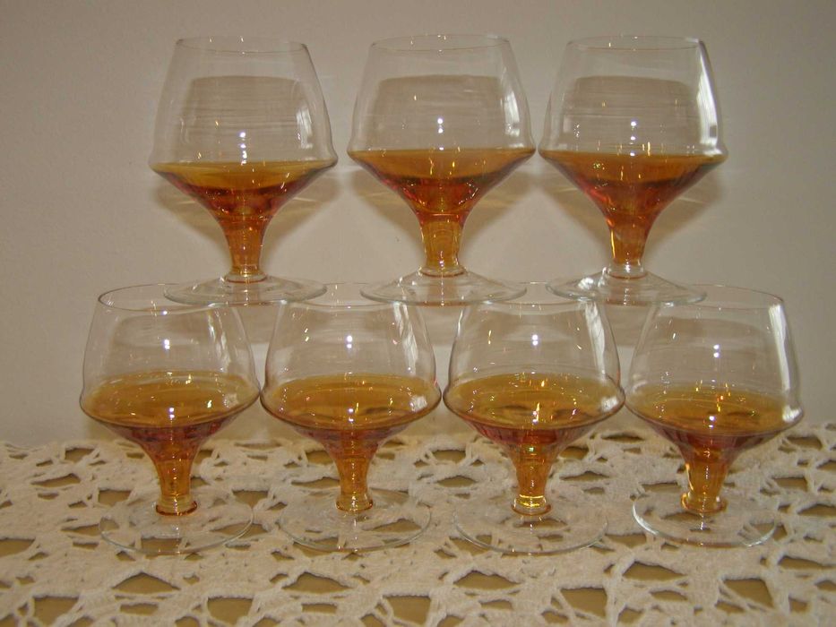 Kieliszki na stopie szkło barwione lata 70-te