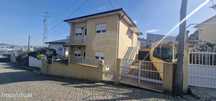 Moradia T4 para venda