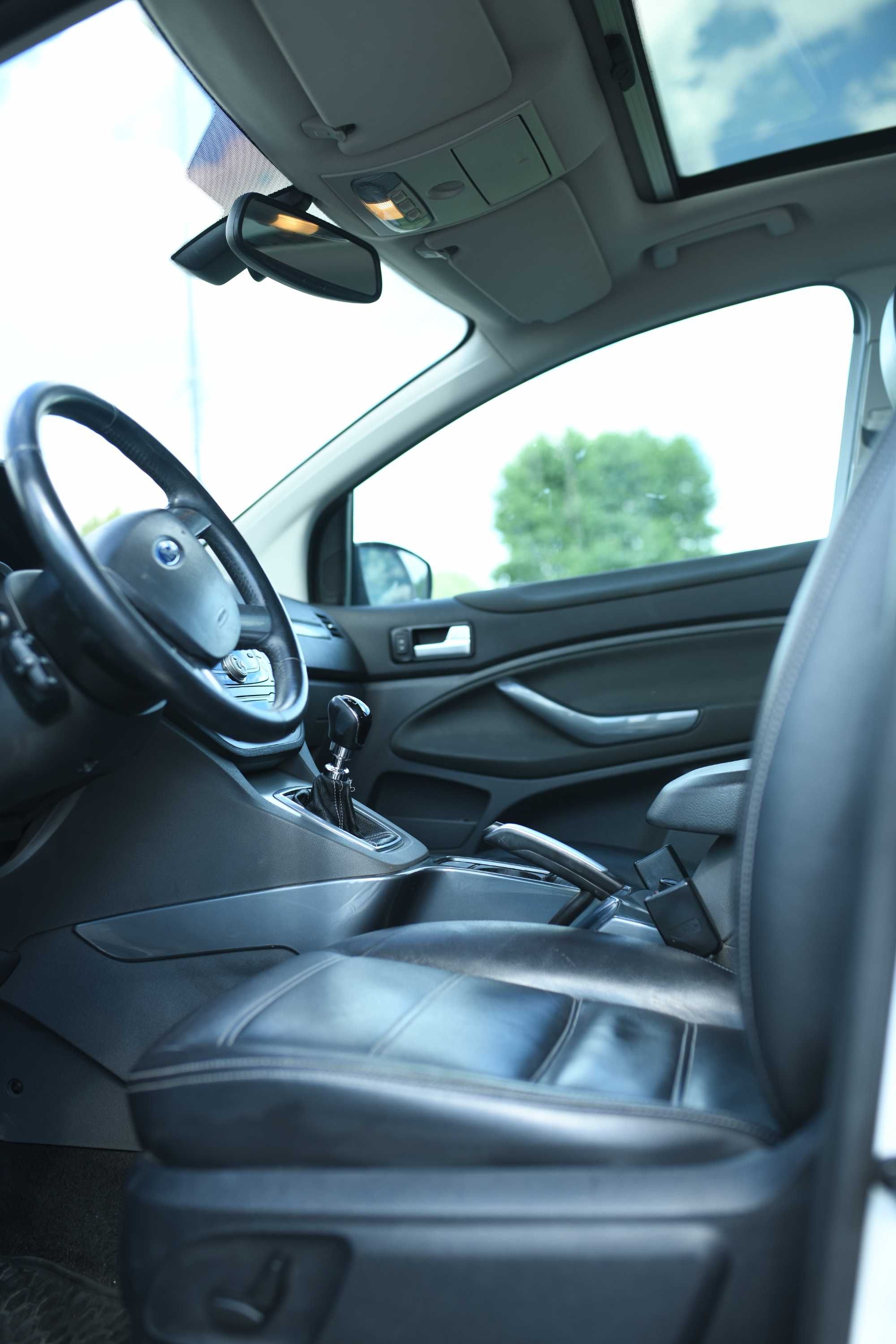Ford Kuga Titanium 4x4 panorama