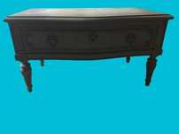 Mesa de madeira com gaveta
