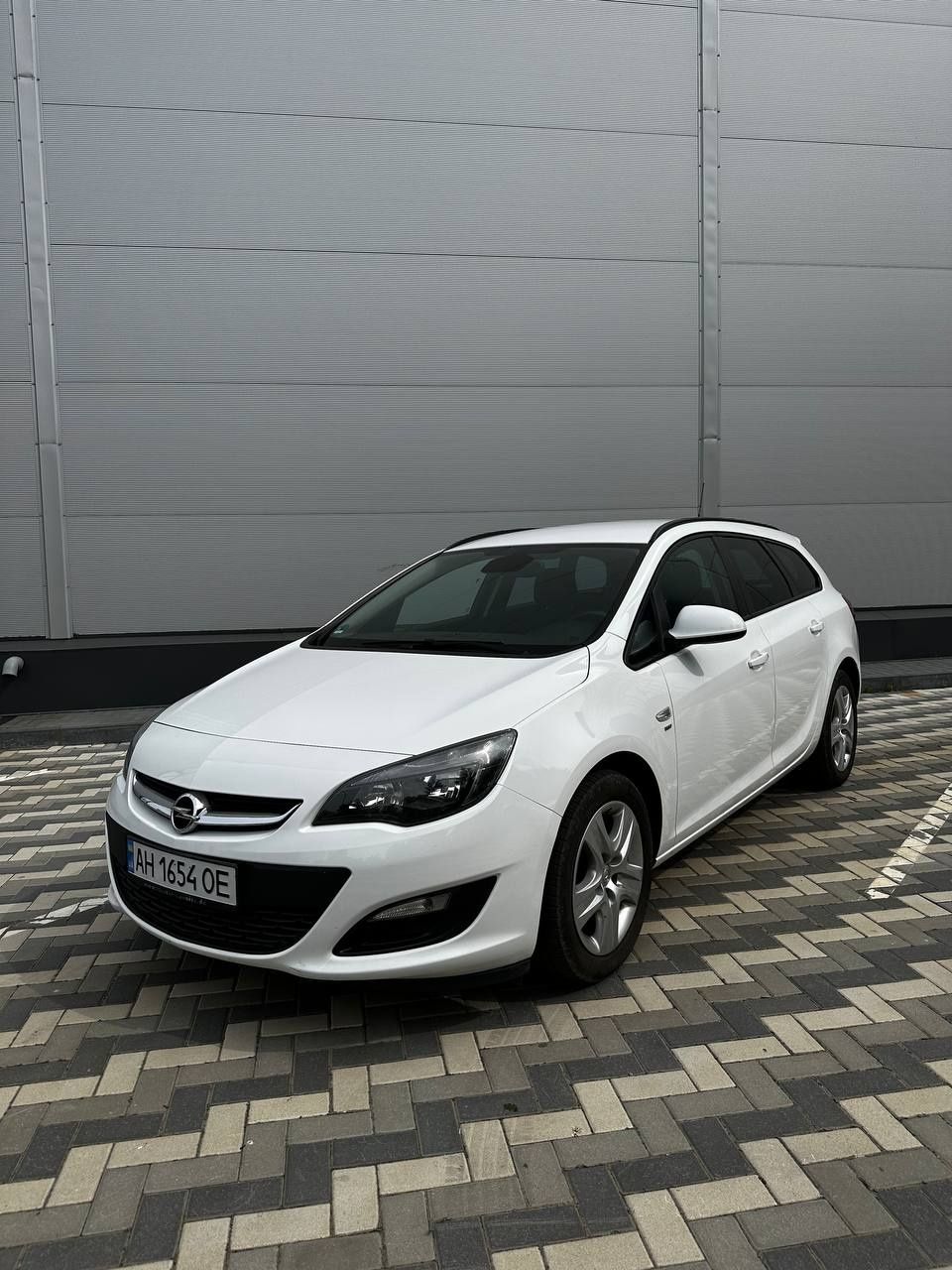 Машина Opel Astra 1.6