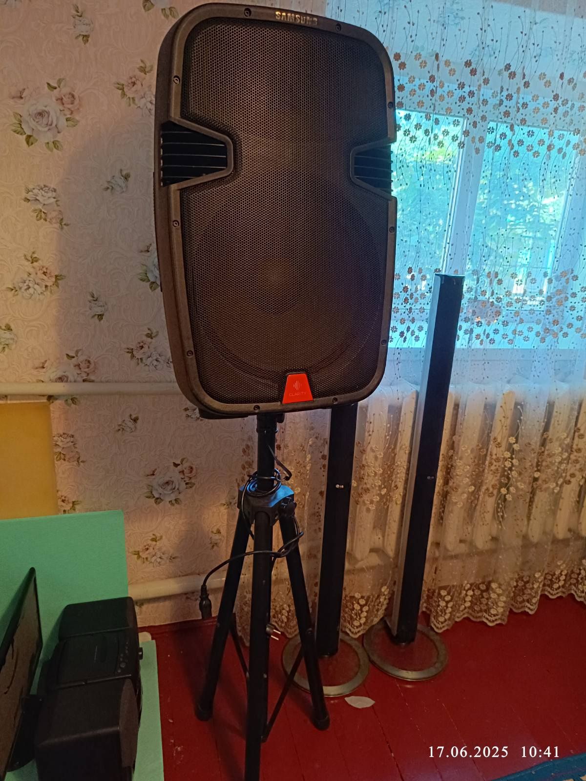 Продам колонку + мікрофон+підставка - триніг