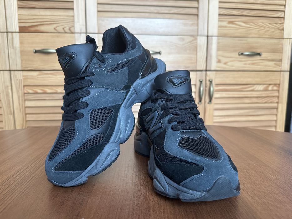 Кросівки жіночі (розмір 40, 40,5)