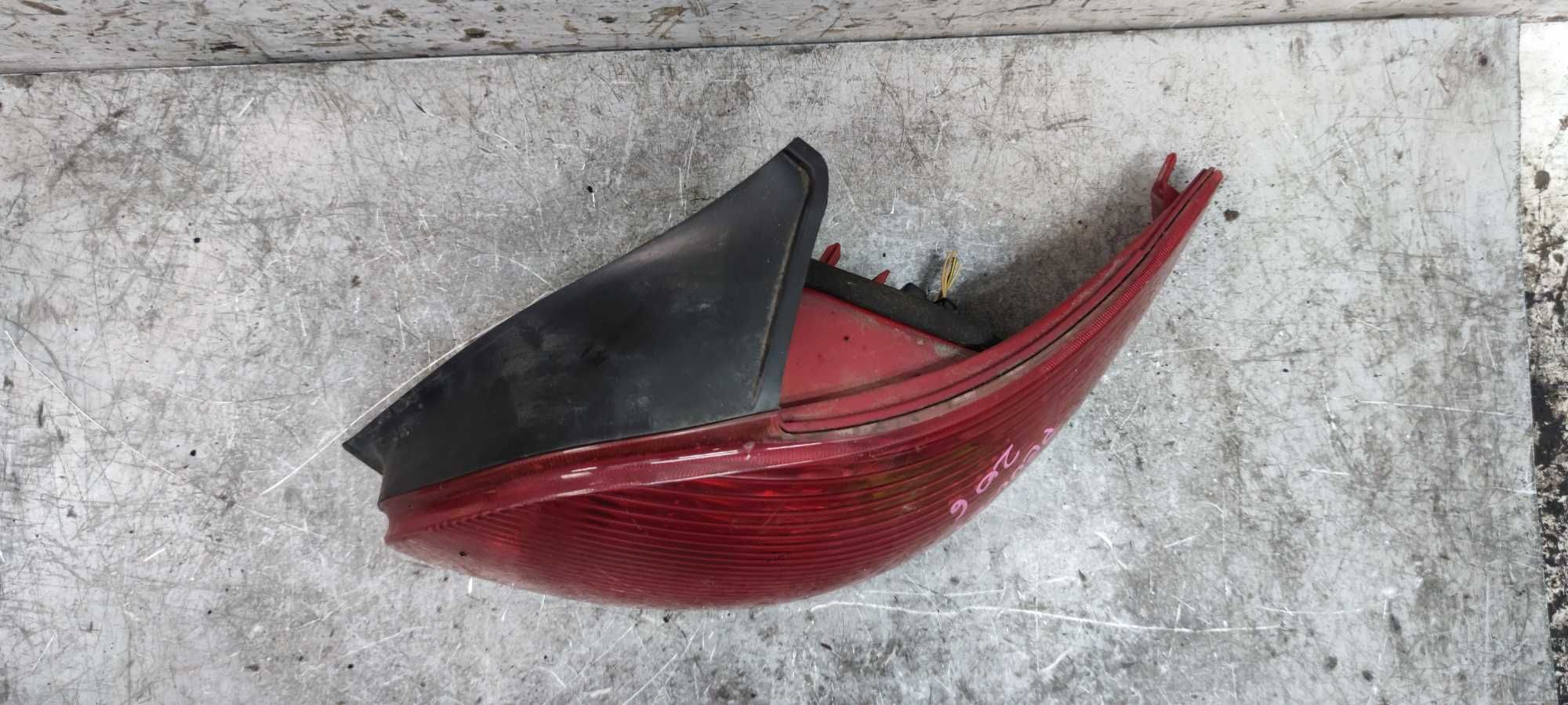 Peugeot 206 HB Lampa Prawa Tylna Prawy Tył PT