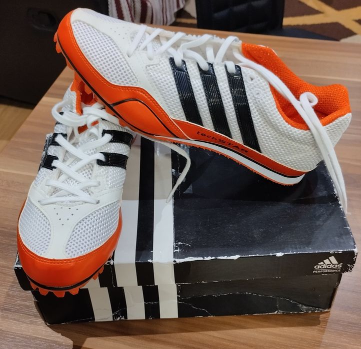 Sapatilhas de atletismo de bicos da Adidas