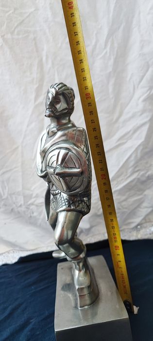 Viriato em estanho maciço