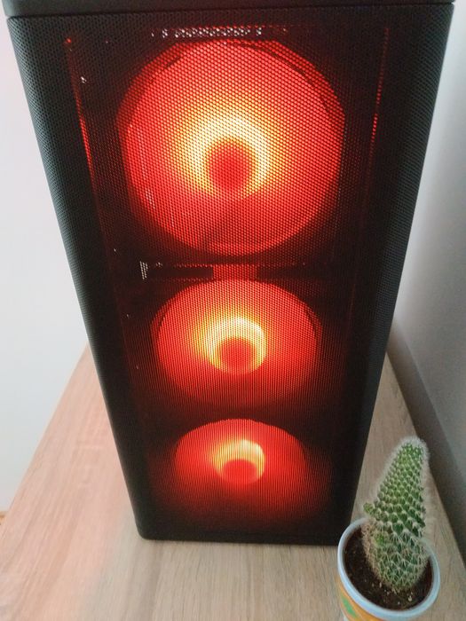 Komputer do gier Ryzen 5 5600/RTX 4060 8 GB GDDR6/32 GB RAM DDR4/M2