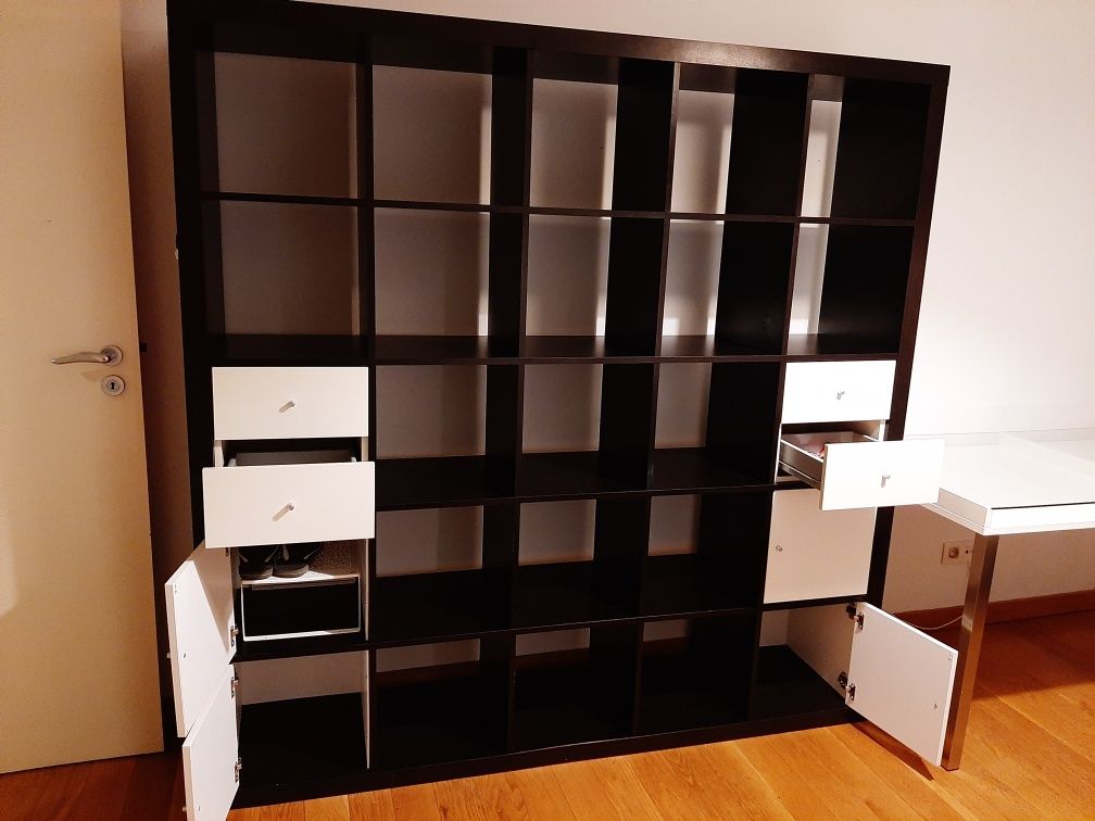 Estante IKEA EXPEDIT 5x5 (modelo anterior a Kalax, castanho escuro